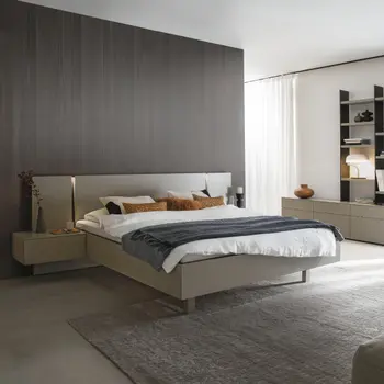 Modernes Schlafzimmer mit schwebendem Bett und Designmöbeln im Möbelhaus bei Olpe.